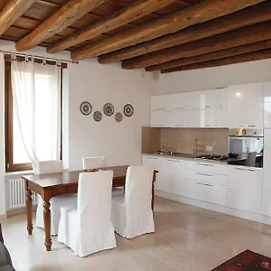 Centre 2 Bedroom Flat Vérone